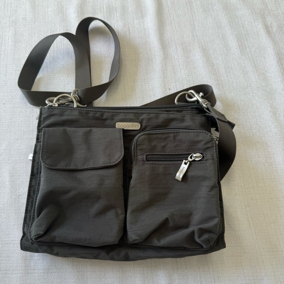 Baggallini Cross Over Crossbody Bag Travel Pockets Dark Gray - Picture 2 of 8